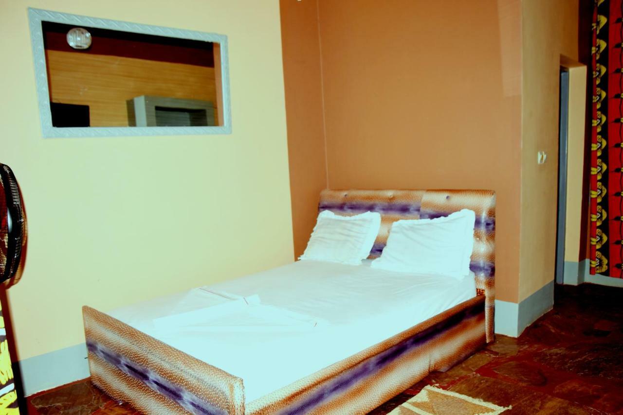 Saint Blaise Hotel Bujumbura Rum bild